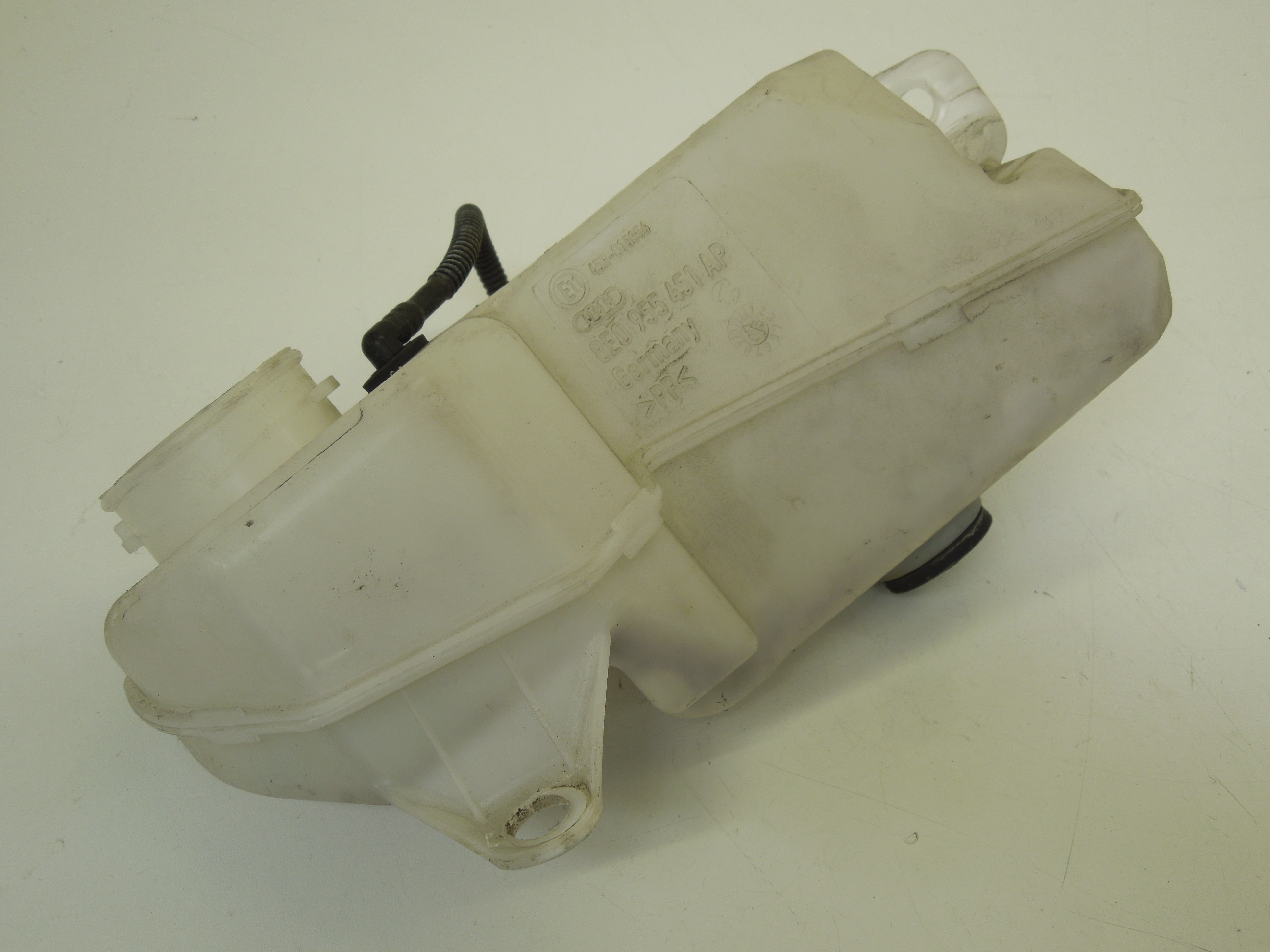 Audi A4 B7 Upper Windscreen Washer Reservoir 8E0955451AP eBay