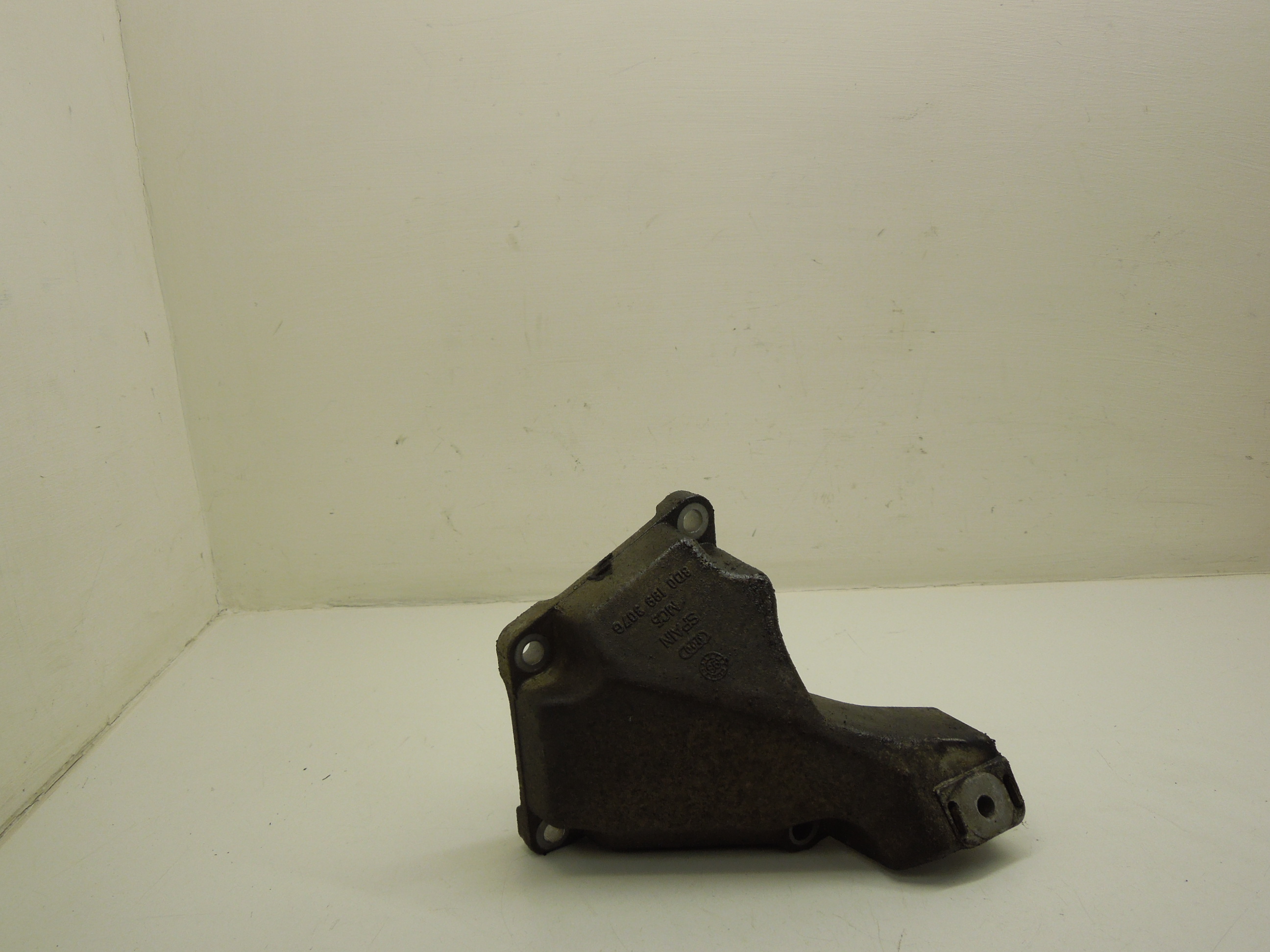VW Passat B5 V6 NS Left Engine Mount Bracket 8D0199307G eBay