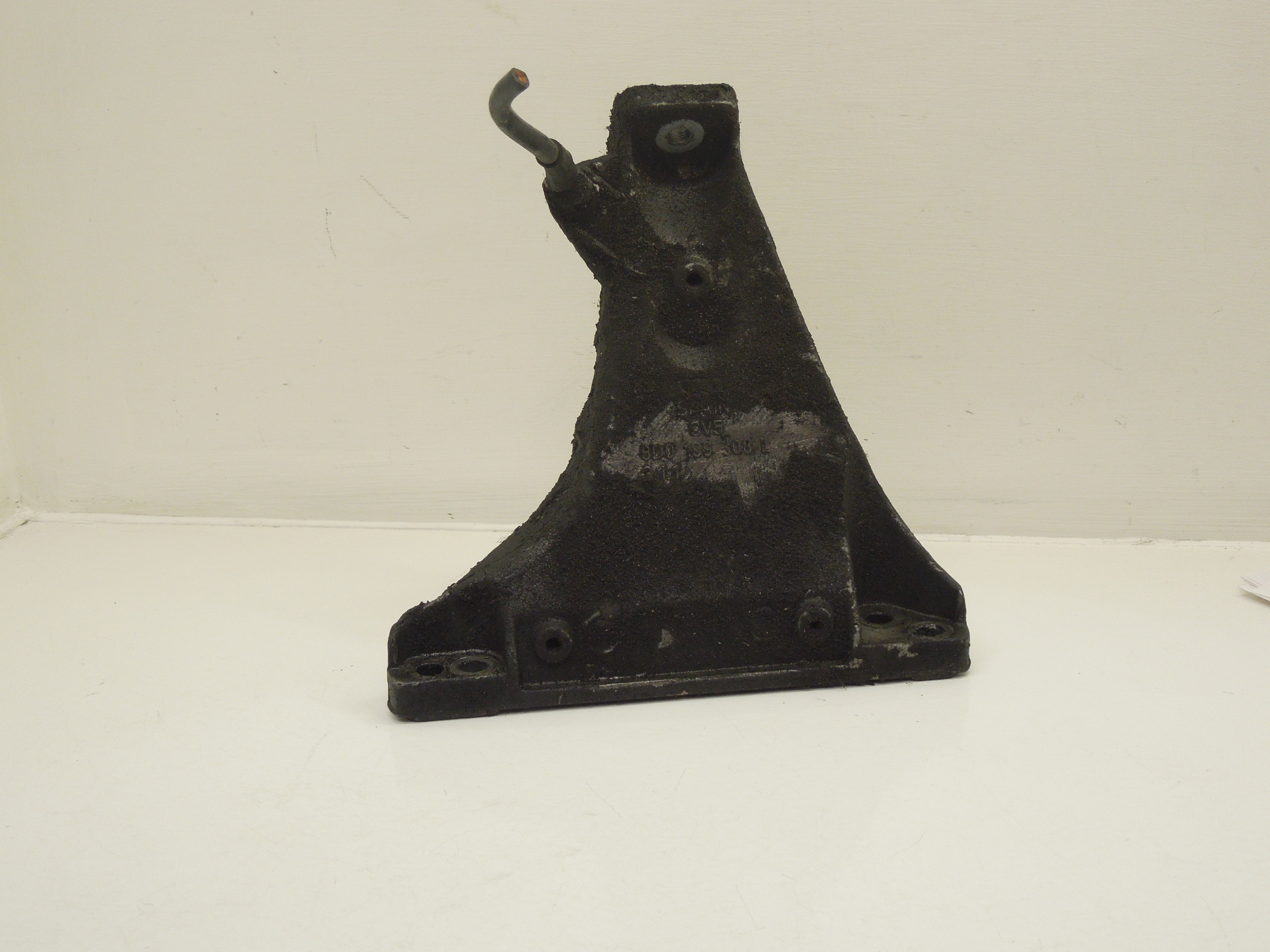 AUDI A4 B5 1.9 TDi OS Right Engine Mount Bracket 8D0199308L £12.28