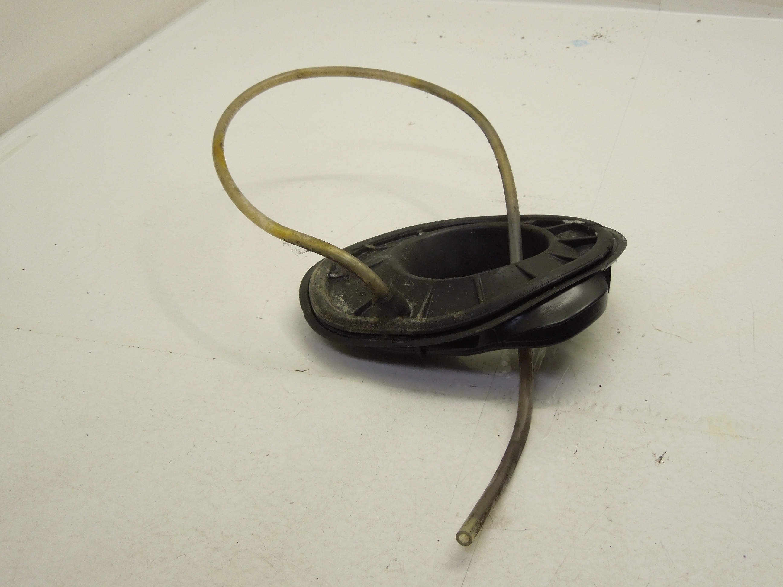 Audi-A4-B8-Petrol-Diesel-Fuel-Filler-Rubber-Insert-Gasket-8K0809933D