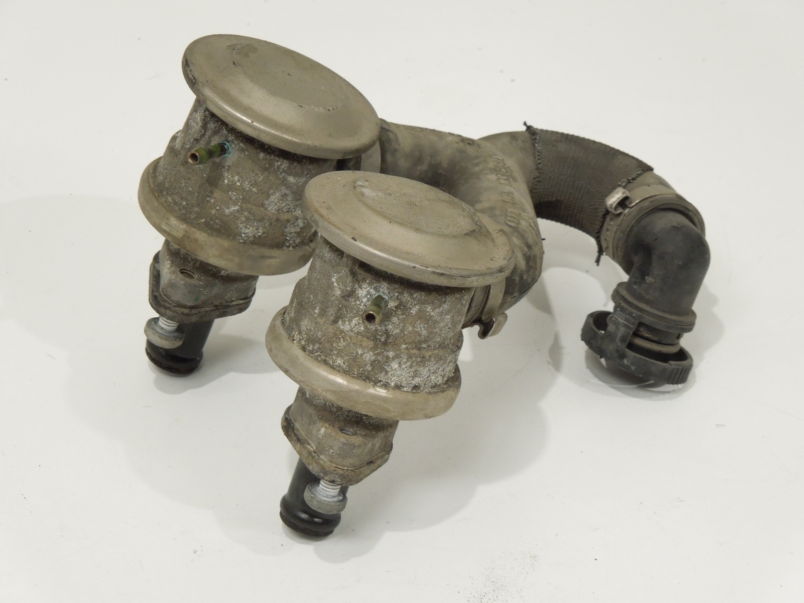 Audi S8 V10 5.2 Secondary Air Combi Valves Pair 06B131101H eBay