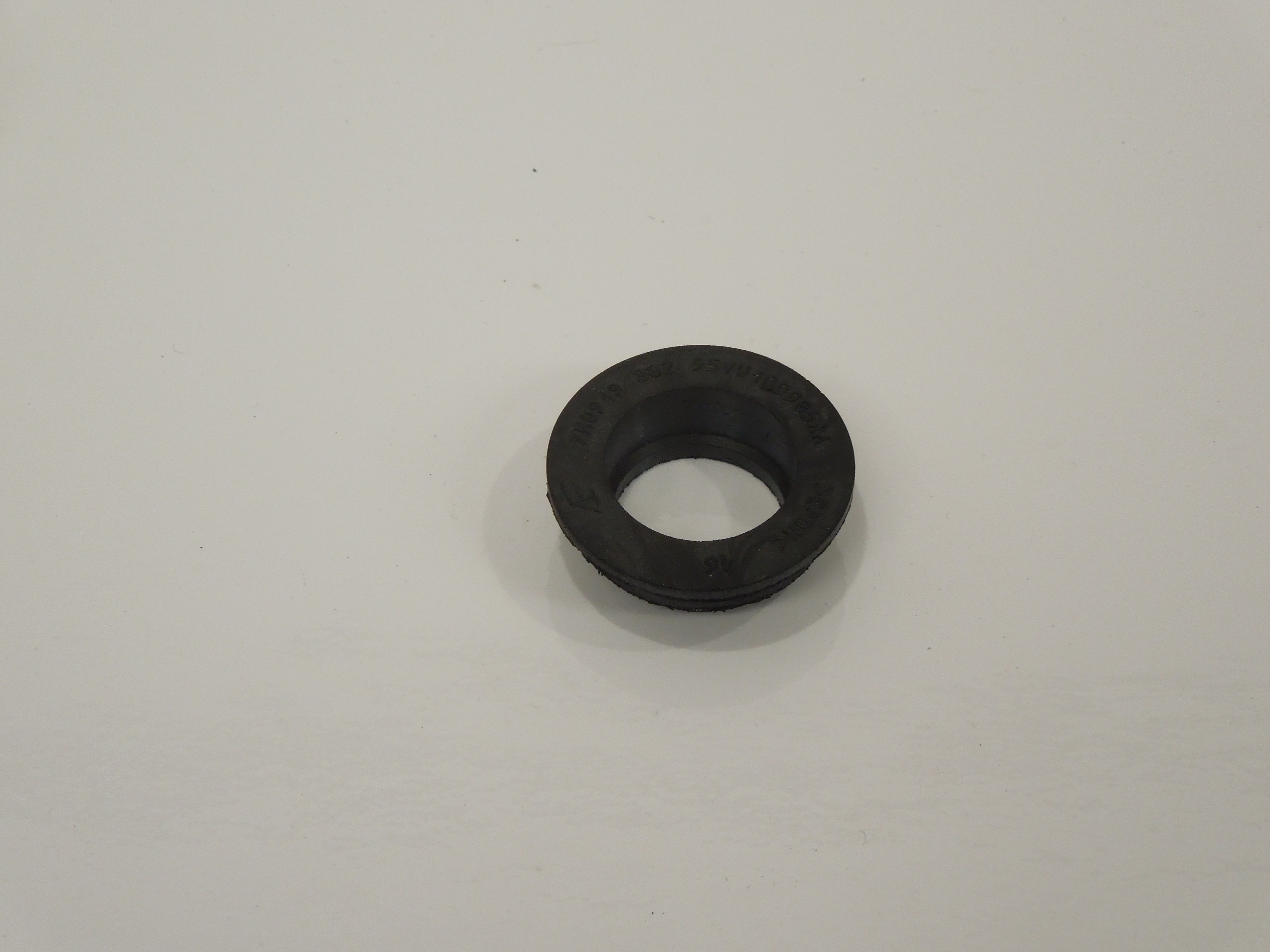 VW SHARAN 7N Washer Bottle Sensor Grommet Rubber Seal New Genuine ...