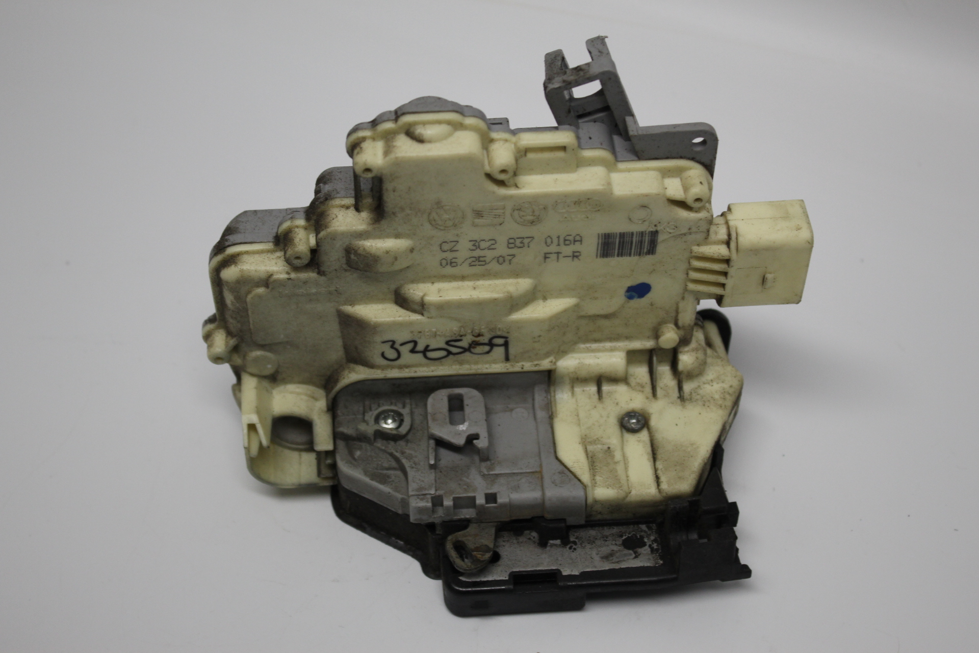 AUDI Q7 FRONT OS Right Drivers Door Locking Mechanism 3C2837016A £47.99