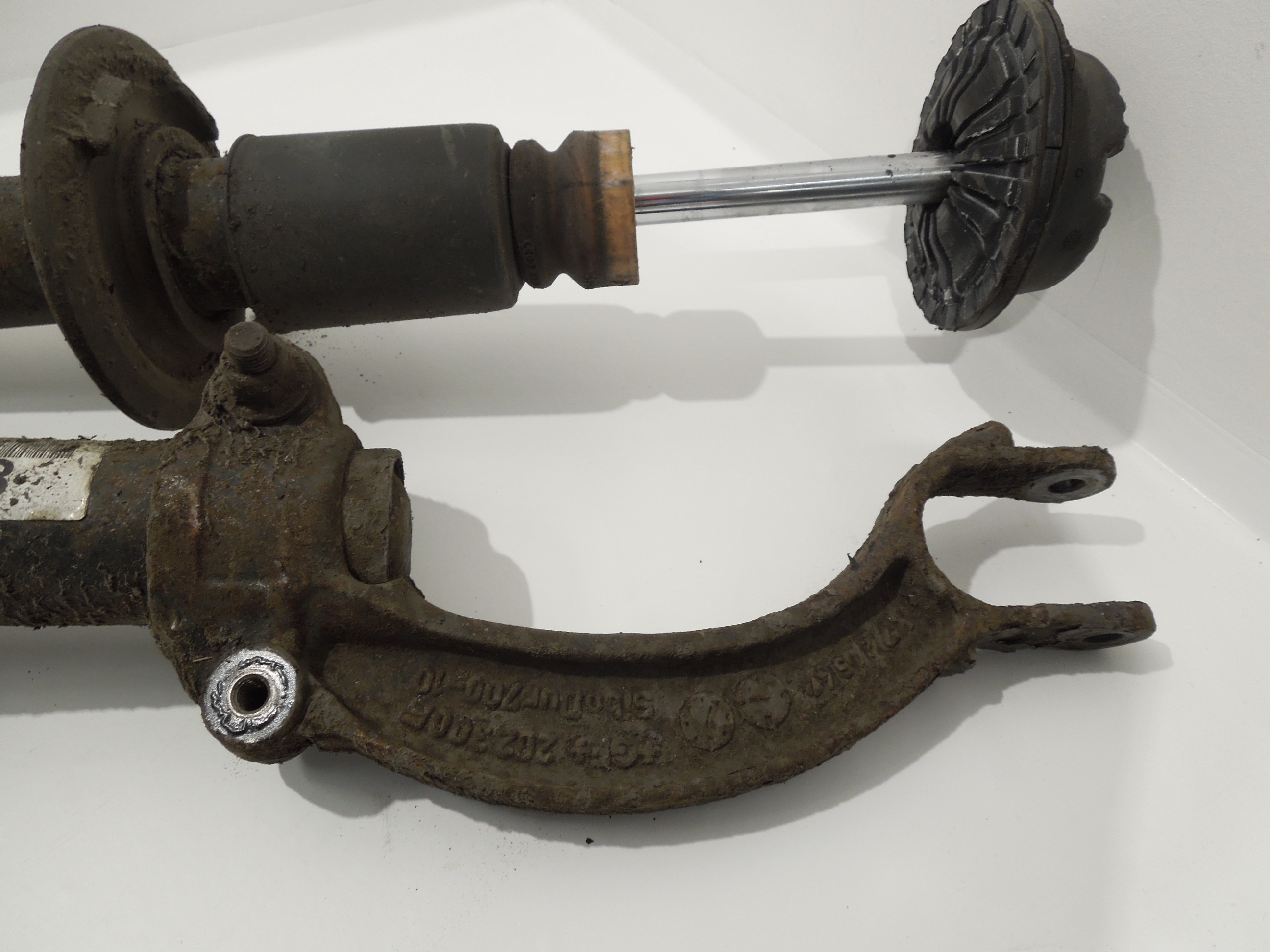 Audi A4 B8 Pair Front Shock Absorbers 8K0413031AG eBay