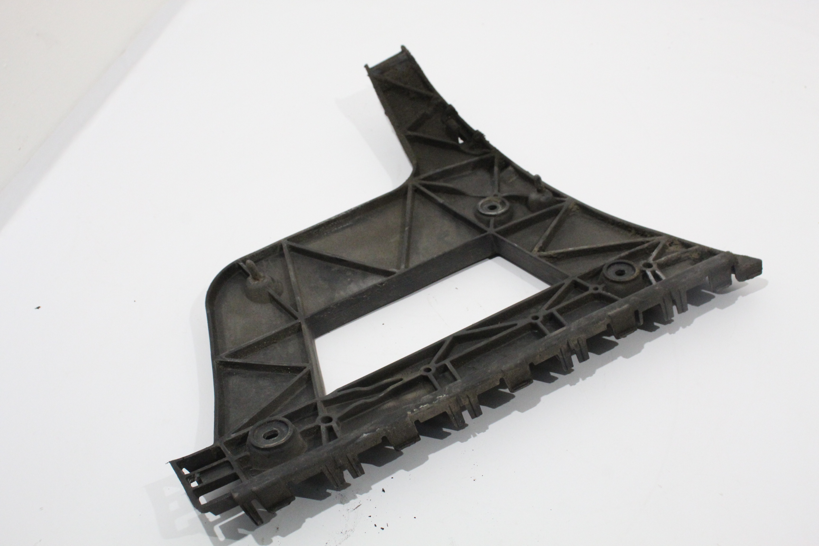 AUDI A4 B8 OS Right Saloon Rear Bumper Guide Bracket 8K5807454 £14.99 ...