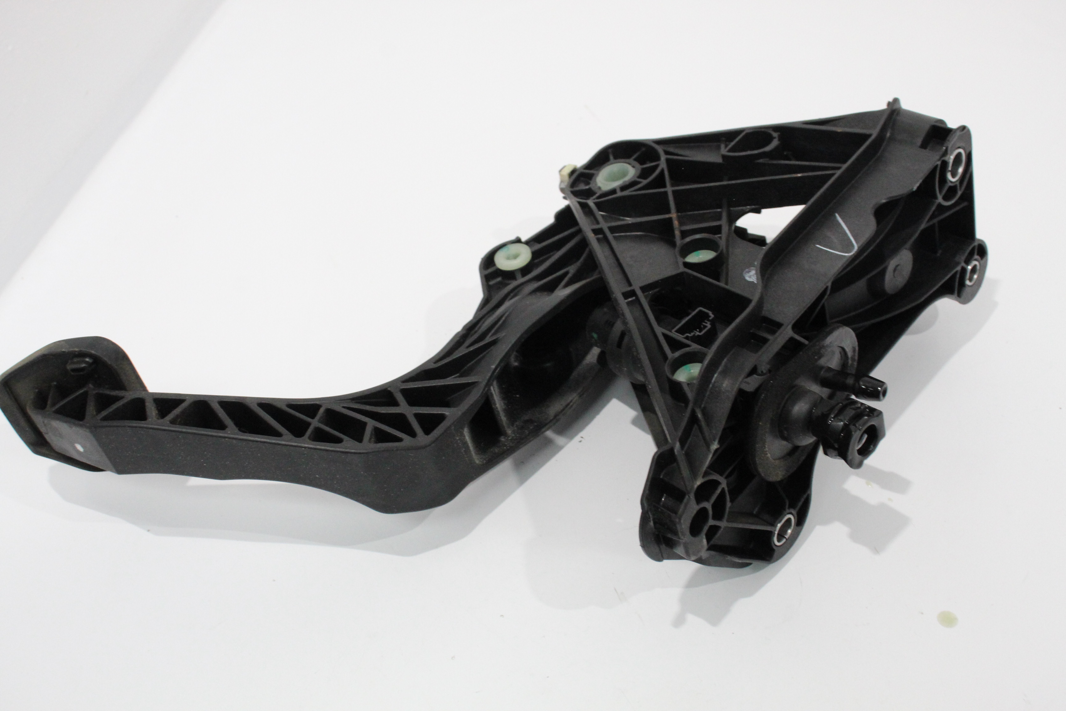 AUDI A3 8V Clutch Pedal Assembly with Master Cylinder 5Q2721059AQ £31.