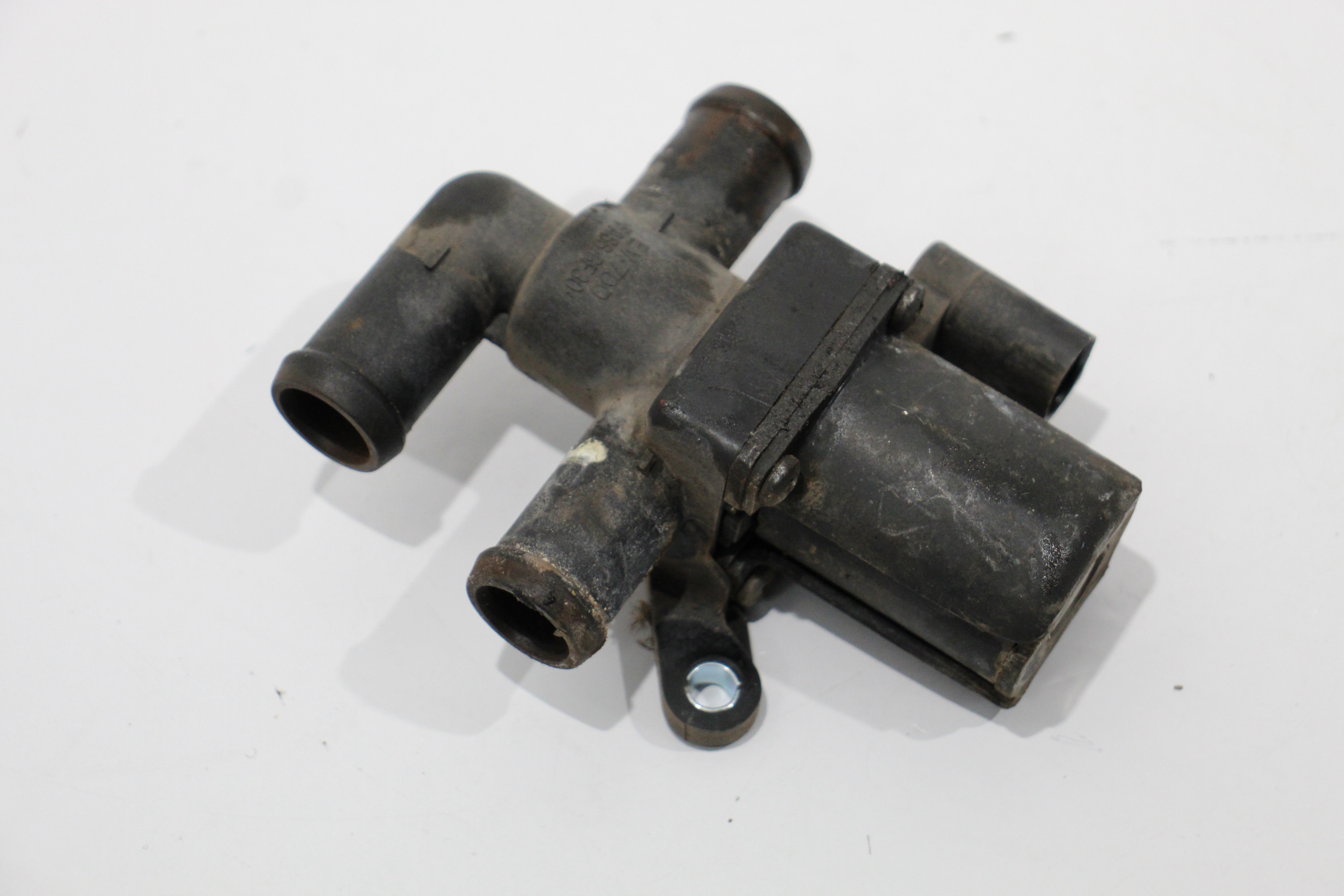 VW CARAVELLE T5 T5 FL Solenoid Valve for Axillary Coolant Heater